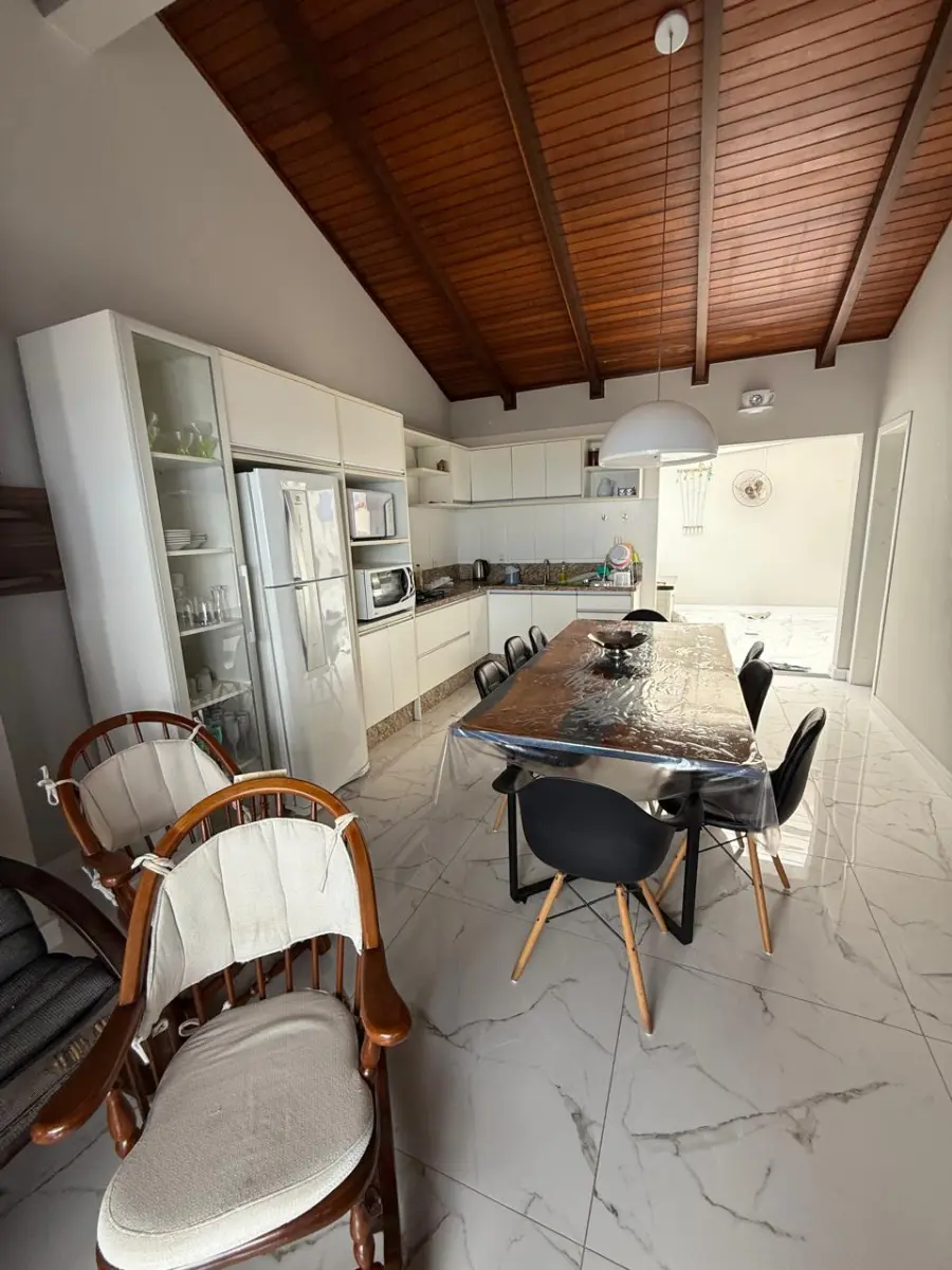 LOTE 002 - O apartamento nº 502 e o Box n° 19, do Edifício Residencial Bella Mare, situado à avenida Beira Mar, nº 1035, em Capão da Canoa/RS. (ATENÇÃO OS MOVEIS, AR CONDICIONADO, EQUIPAMENTOS, CORTINAS NÃO ESTÃO INCLUIDOS NO LEILÃO E SERÃO RETIRADOS APÓS O LEILÃO) DETALHES COM O LEILOEIRO