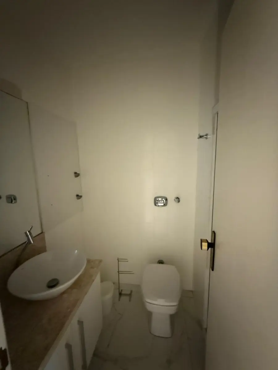 LOTE 002 - O apartamento nº 502 e o Box n° 19, do Edifício Residencial Bella Mare, situado à avenida Beira Mar, nº 1035, em Capão da Canoa/RS. (ATENÇÃO OS MOVEIS, AR CONDICIONADO, EQUIPAMENTOS, CORTINAS NÃO ESTÃO INCLUIDOS NO LEILÃO E SERÃO RETIRADOS APÓS O LEILÃO) DETALHES COM O LEILOEIRO