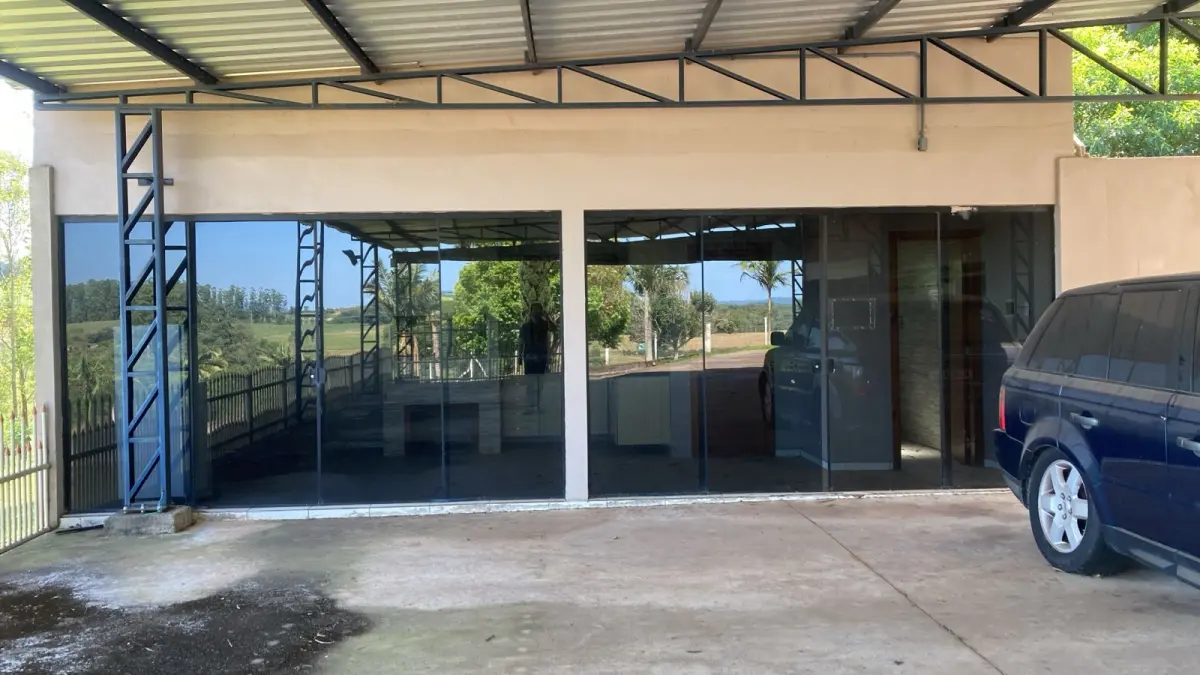 LOTE 001 - O imóvel localizado na Linha São Jacó, em Teutônia/RS. Sendo um área de terras com a superfície de 8.500m²