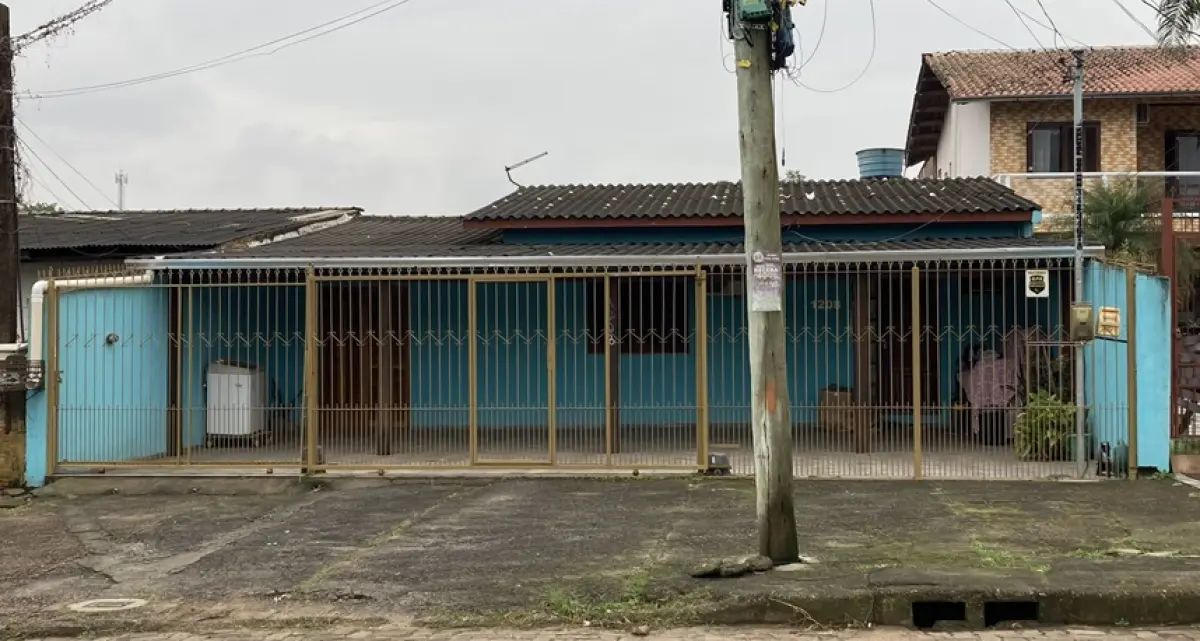 LOTE 107 - Um terreno constituído do lote número quarenta e três (43), da quadra número trinta e três (33)