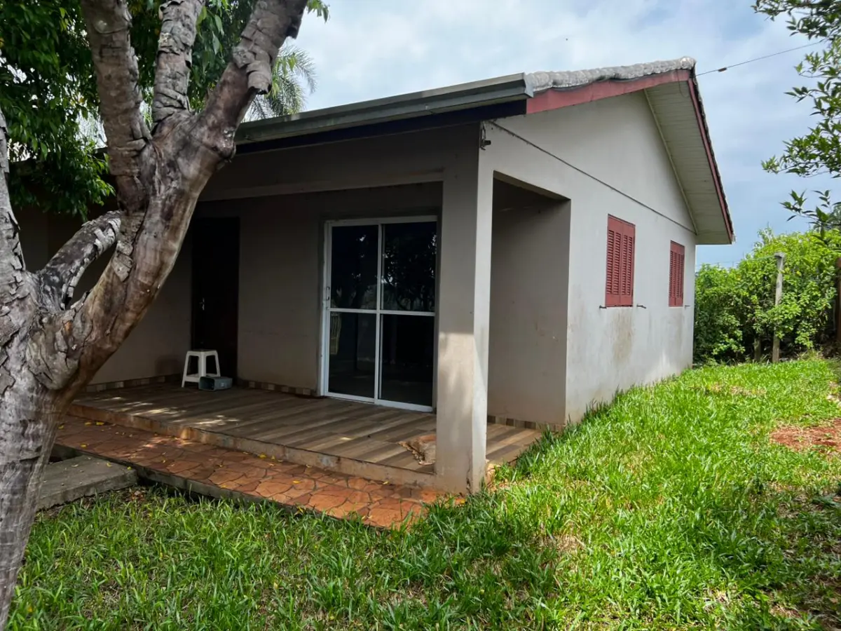 LOTE 001 - O imóvel localizado na Linha São Jacó, em Teutônia/RS. Sendo um área de terras com a superfície de 8.500m²