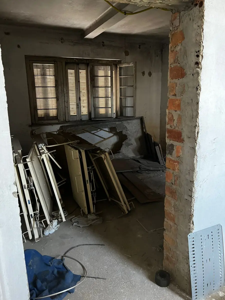 LOTE 001 - Bens móveis LOTE ENGOLBADO