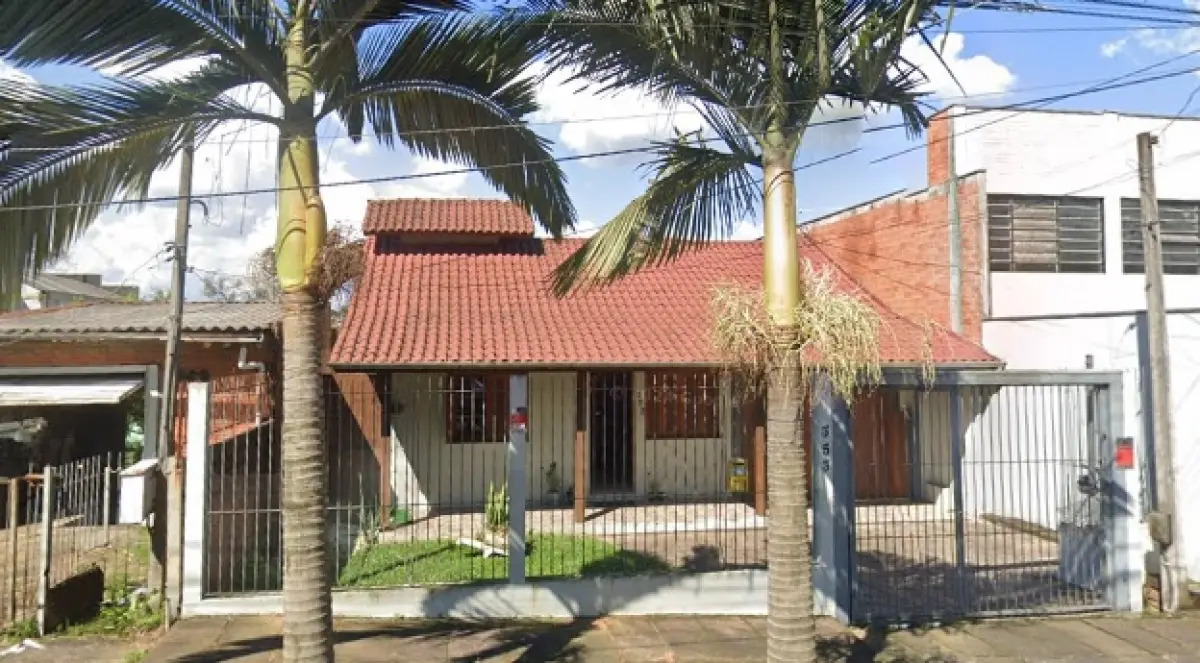 LOTE 008 - NOVO HAMBURGO - O terreno com um prédio residencial em alvenaria de padrão simples, sob o n.º 353 da Rua dos Eucaliptos, situado no bairro Ideal