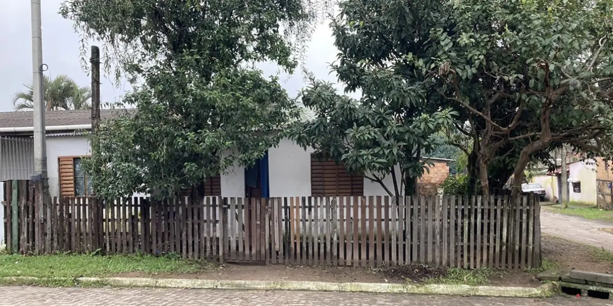 LOTE 151 - Em terreno constituído do lote número oito (8), da quadra número trinta e quatro (34)