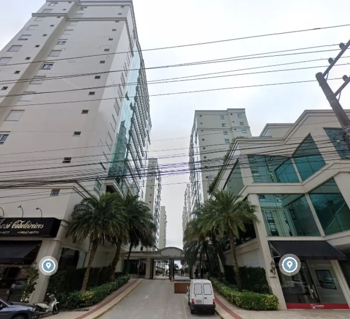 LOTE 001 - ITAPEMA - O apartamento nº 702, localizado no 8° pavimento do Bloco 02, do Condomínio Residencial Atlantic Paradise Towers, o qual contem área privativa de 281,00m².  A vaga de garagem dupla nº 235.  Vaga de garagem dupla nº 234