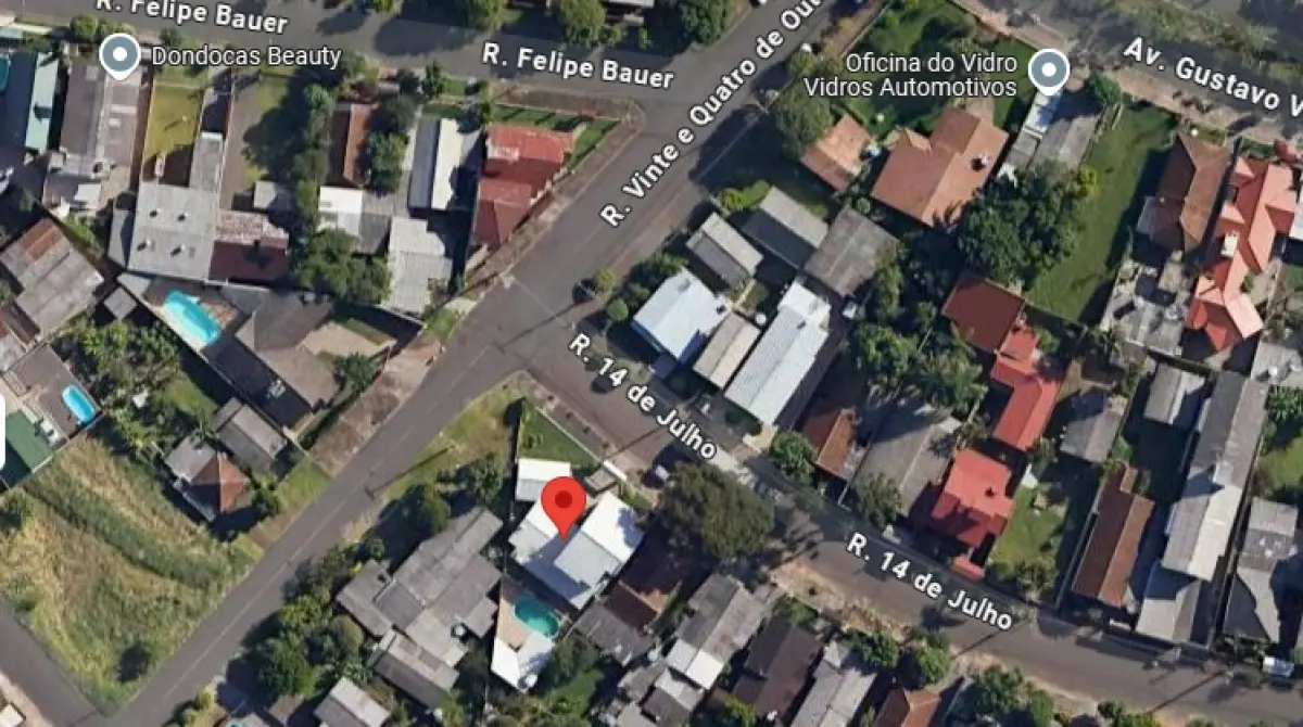 LOTE 011 - CAMPO BOM - Terreno que foi edificado com um prédio residencial em alvenaria, que corresponde a numeração 18, situado na área urbana no bairro P