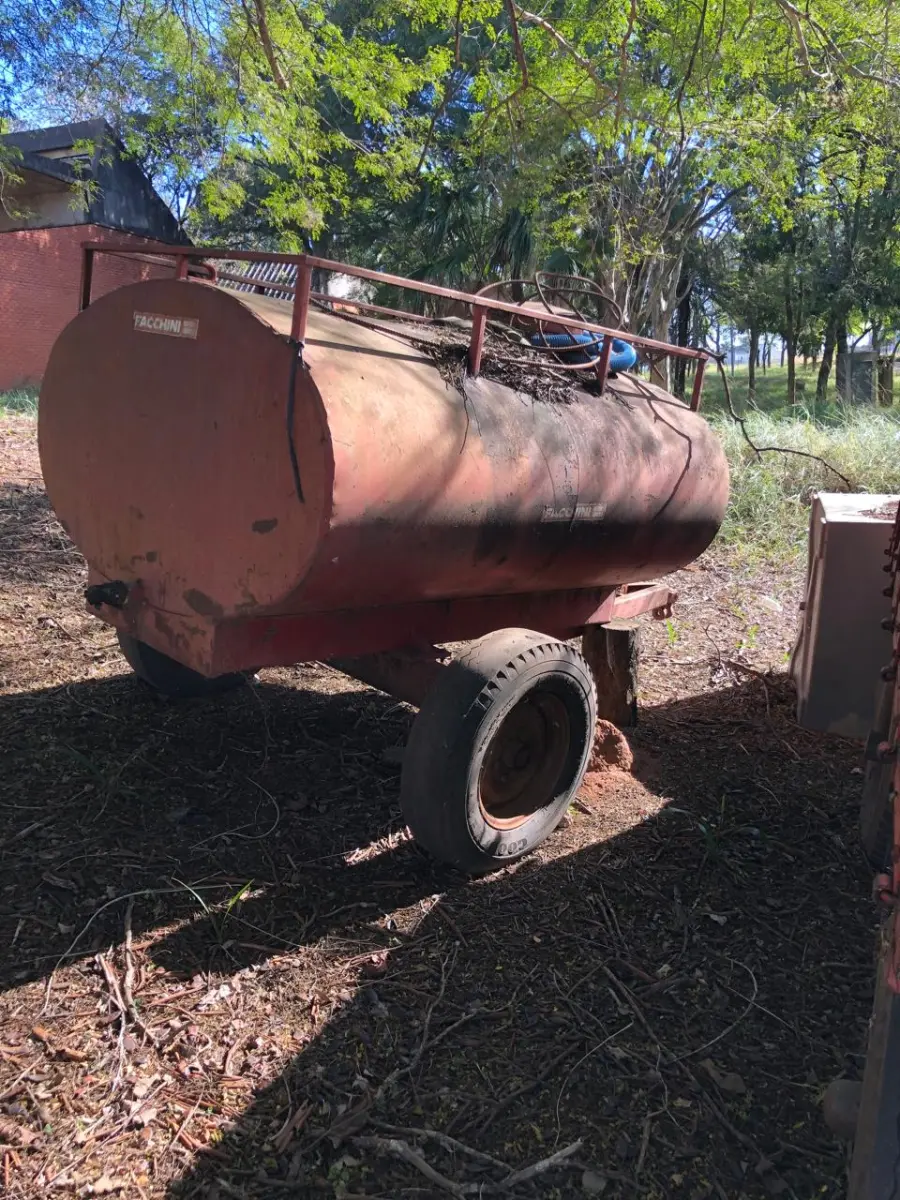 LOTE 035 - Reboque agricula tanque 