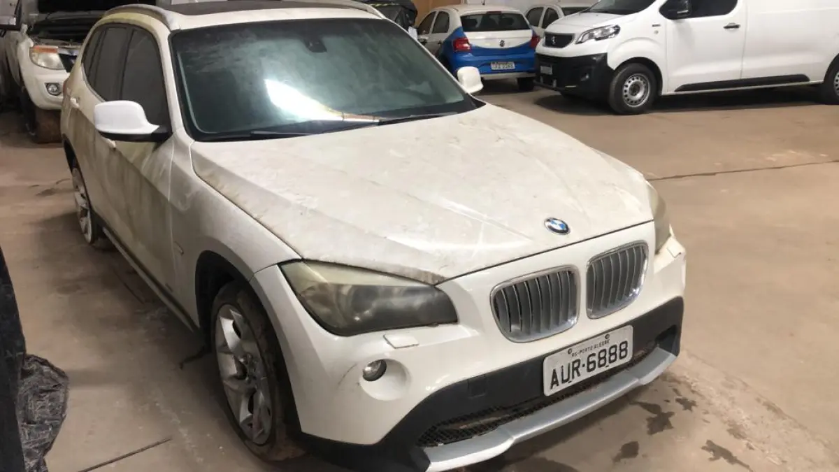 LOTE 001 - BMW X1 XDRIVE 28i 3.0 24v 4x4 Aut., Gasolina, ano 2010/2011, cor branca