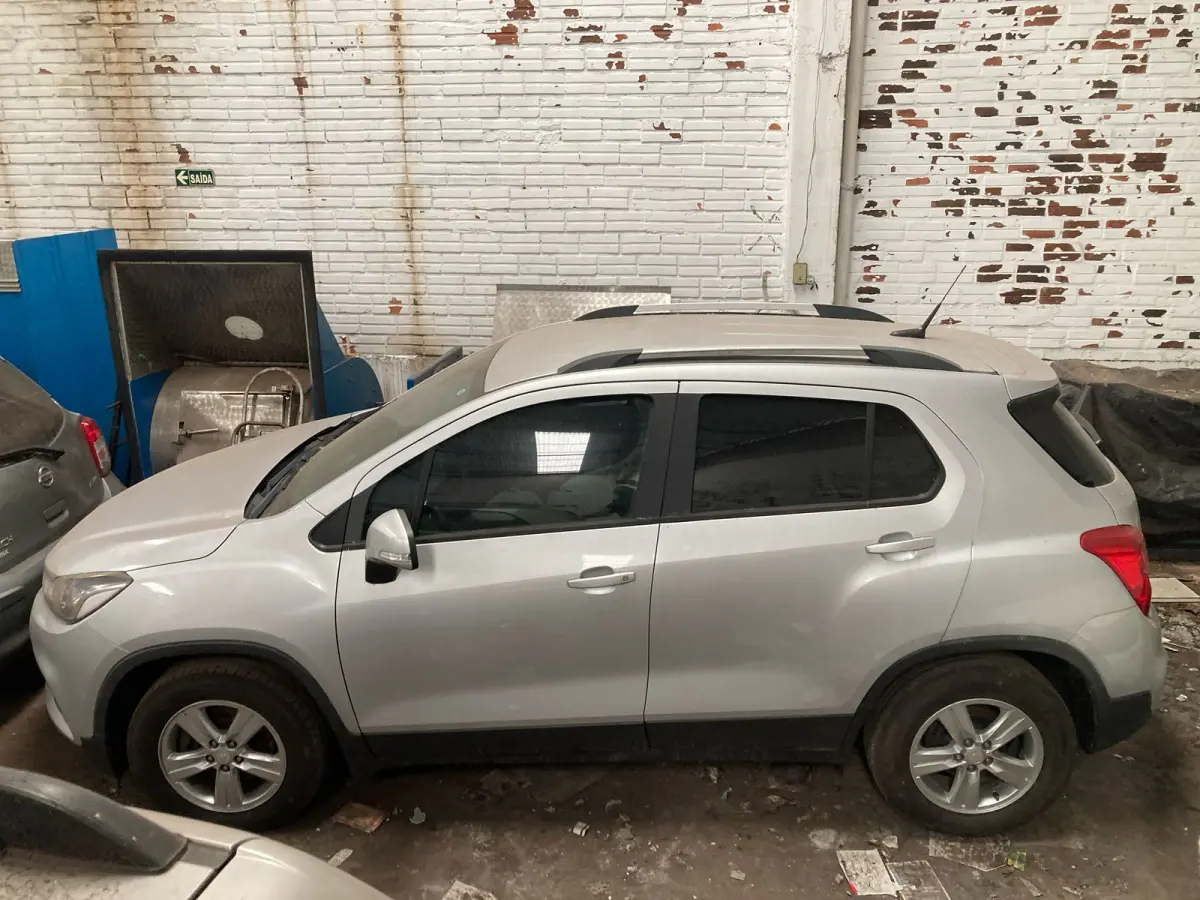 LOTE 001 - GM – Chevrolet – TRACKER LT 1.4 Turbo 16V Flex 4x2 aut., fabricação/modelo 2018/2018, cor: prata