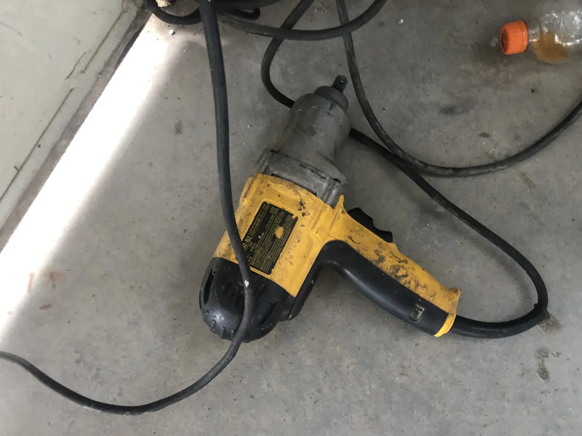 LOTE 001 - LOTE ENGLOBADO DE MAQUIINAS E EQUIPAMENTOS