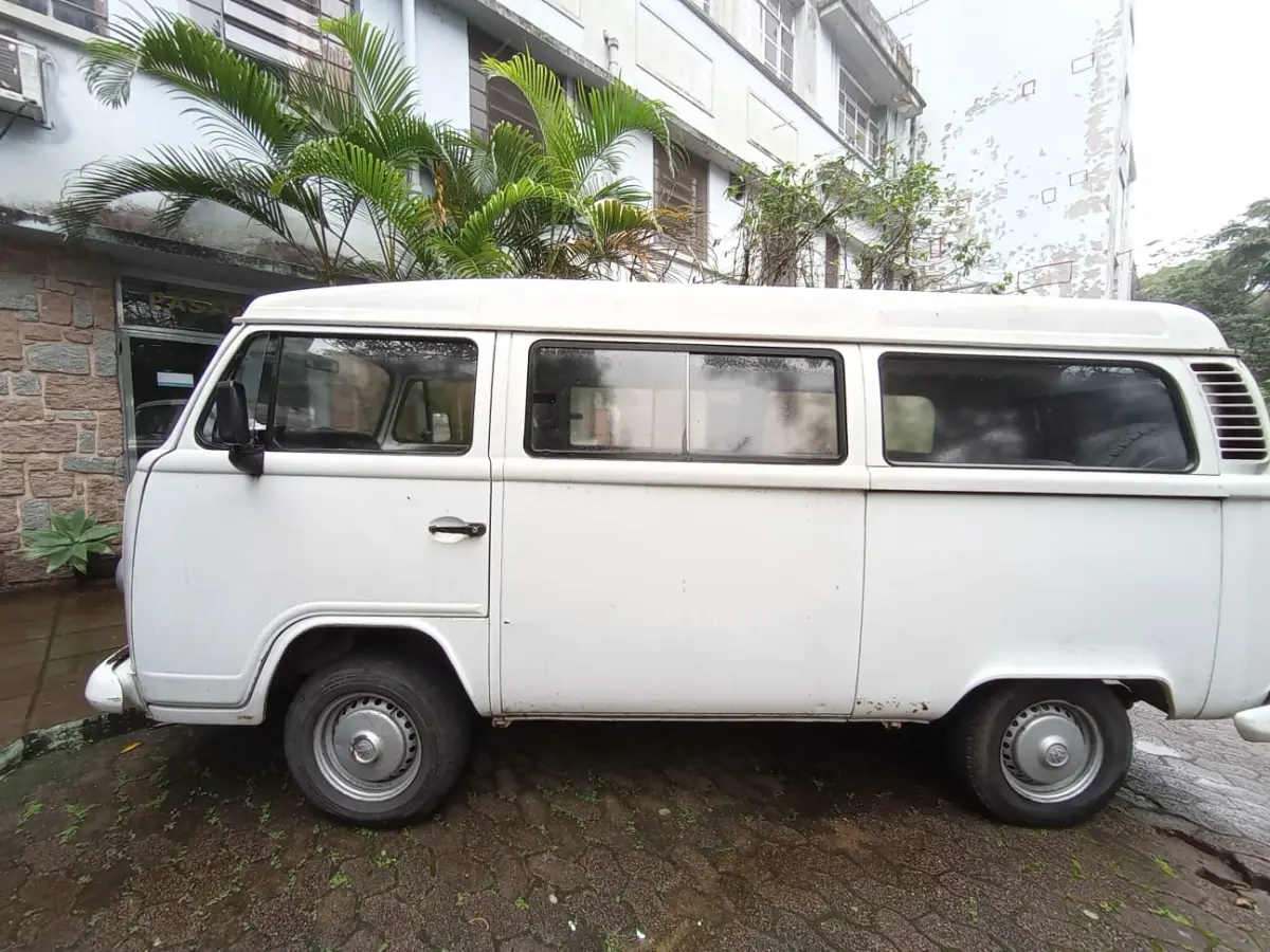 LOTE 015 - KOMBI