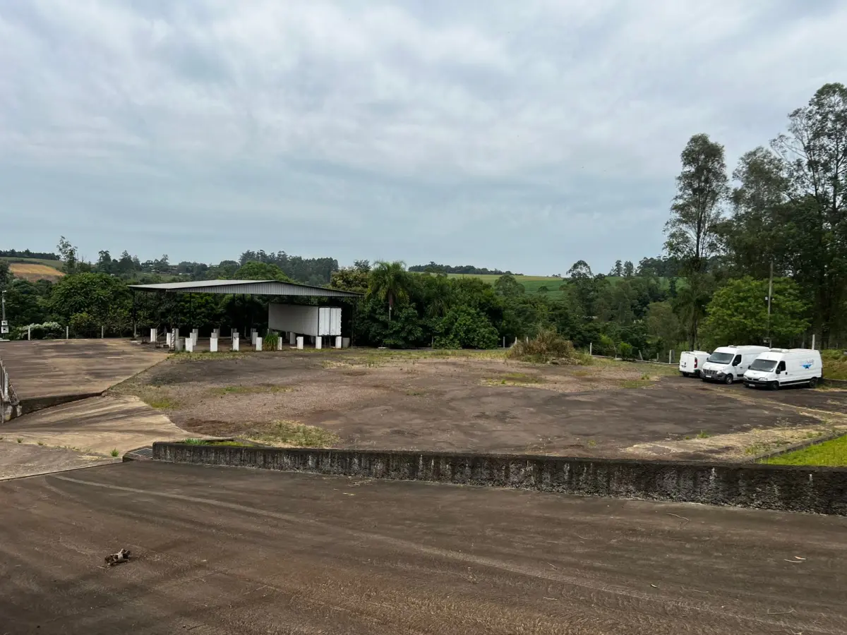LOTE 001 - O imóvel localizado na Linha São Jacó, em Teutônia/RS. Sendo um área de terras com a superfície de 8.500m²
