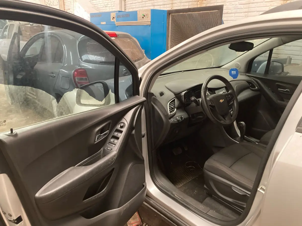 LOTE 001 - GM – Chevrolet – TRACKER LT 1.4 Turbo 16V Flex 4x2 aut., fabricação/modelo 2018/2018, cor: prata