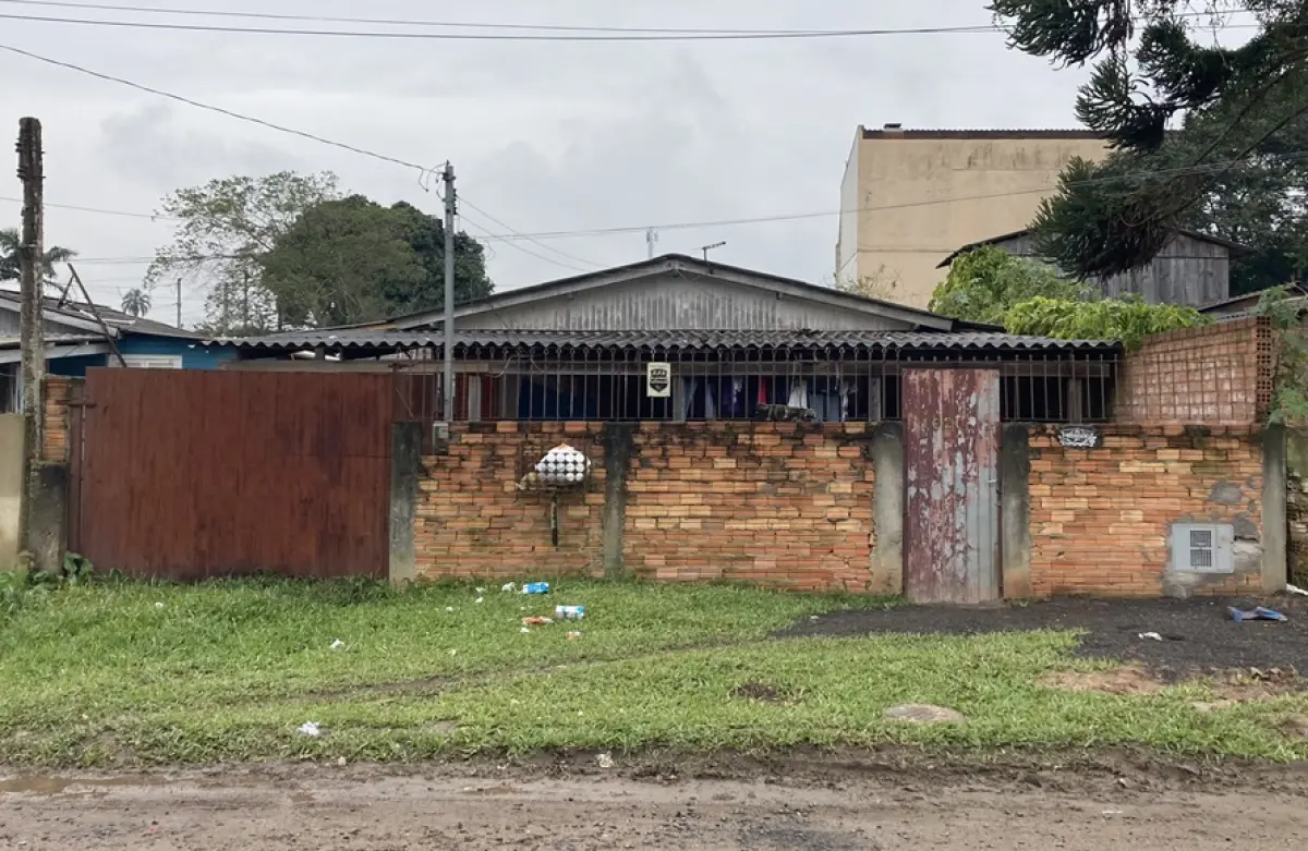 LOTE 101 - Um terreno constituído do lote número vinte e sete (27), da quadra número trinta e três (33)