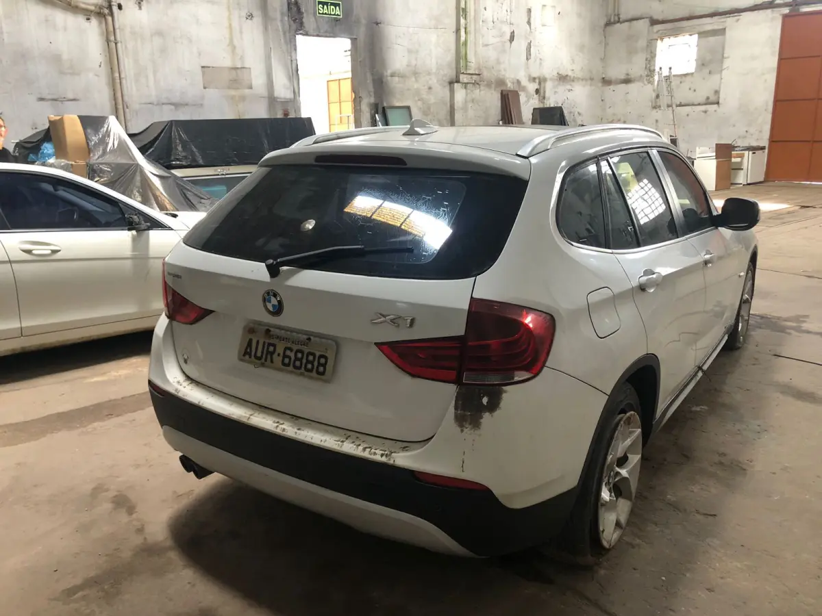 LOTE 001 - BMW X1 XDRIVE 28i 3.0 24v 4x4 Aut., Gasolina, ano 2010/2011, cor branca