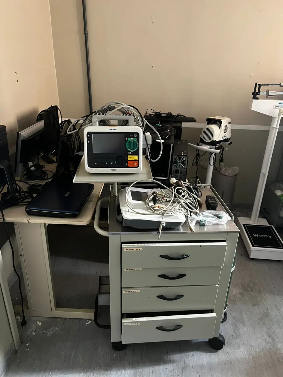 LOTE 001 - Bens móveis LOTE ENGOLBADO