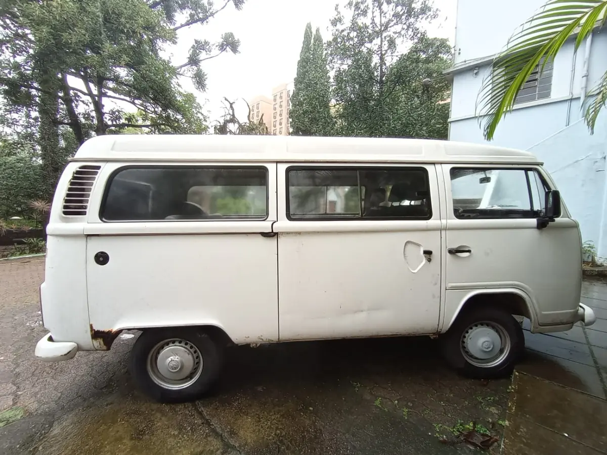 LOTE 015 - KOMBI