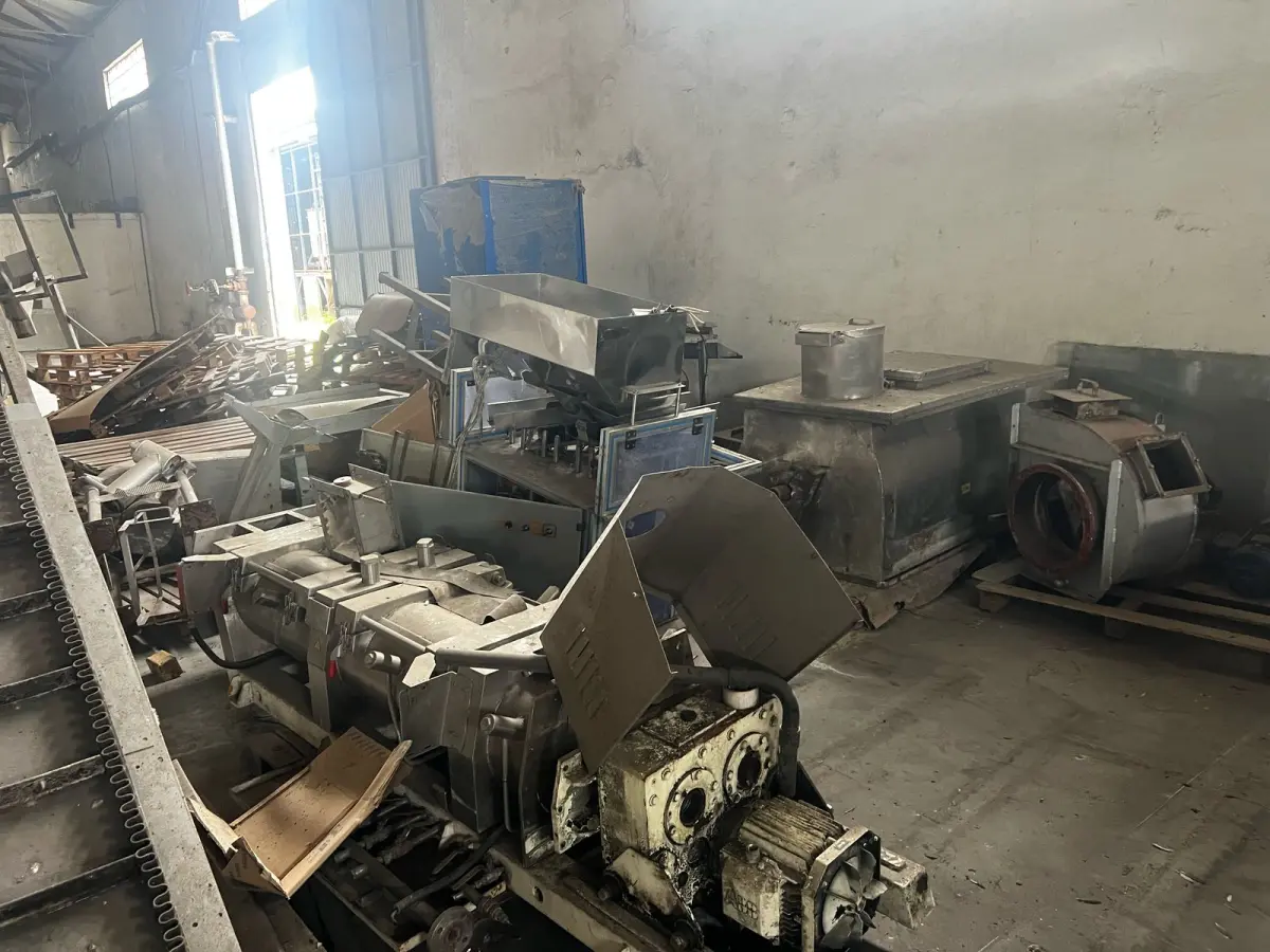 LOTE 001 - LOTE ENGOLBADO DE EQUIPAMENTOS PARA INUSTRIA