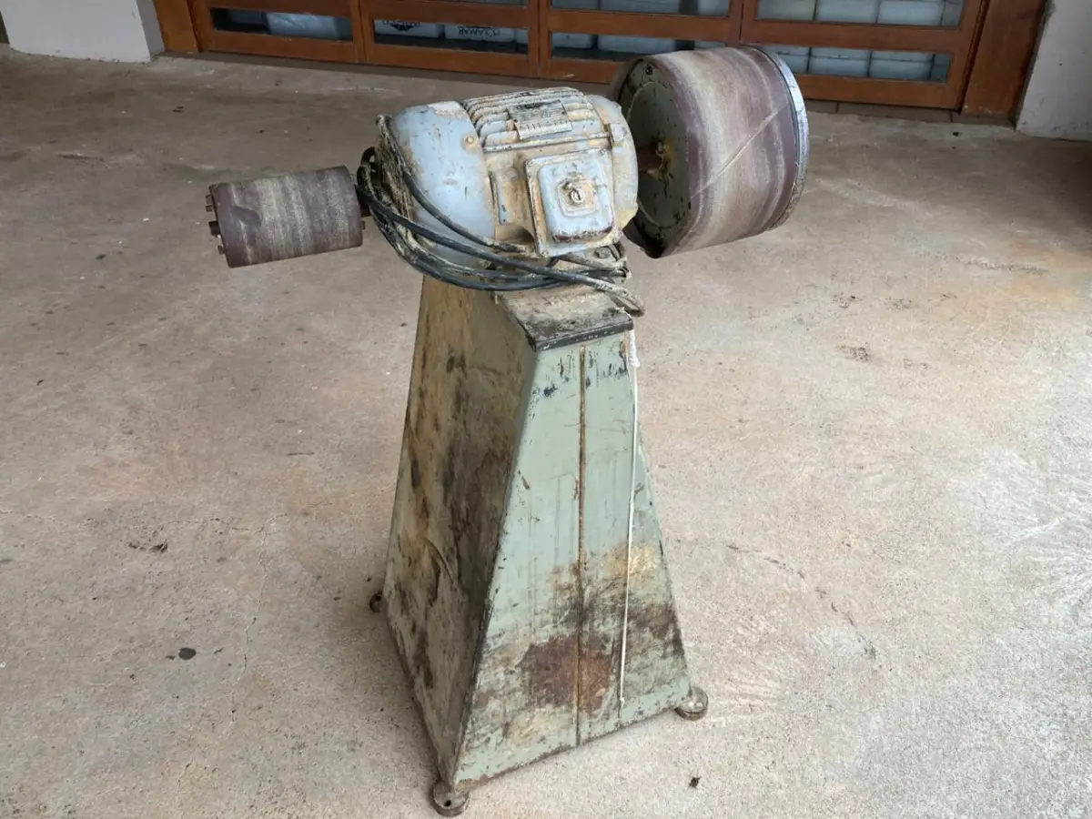 LOTE 000 - estruturas para cadeiras. lixadeiras