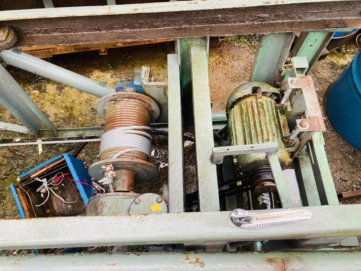 LOTE 063 - Elevador de carga