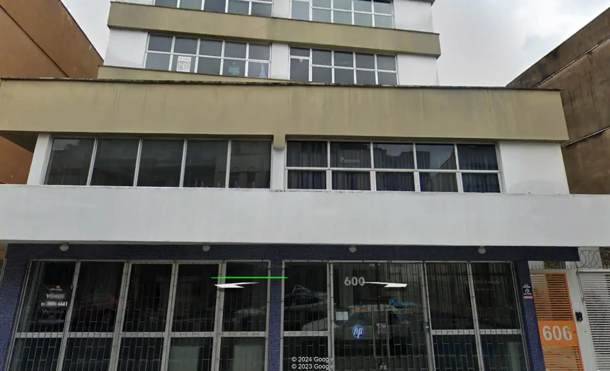 LOTE 033 - Sala comercial nº 301 do Edifício Wida, na Rua Moura Azevedo nº 606