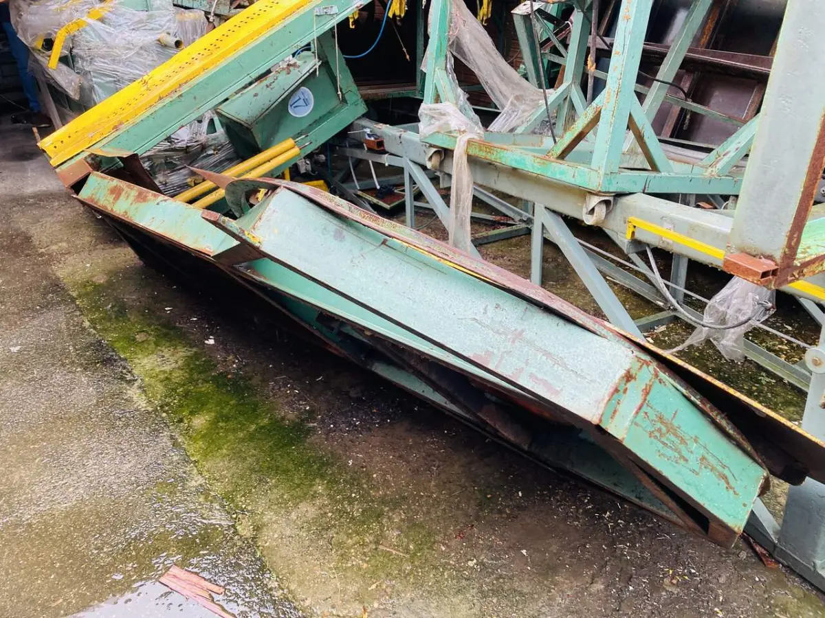 LOTE 099 - Máquina de embalar produto desativada