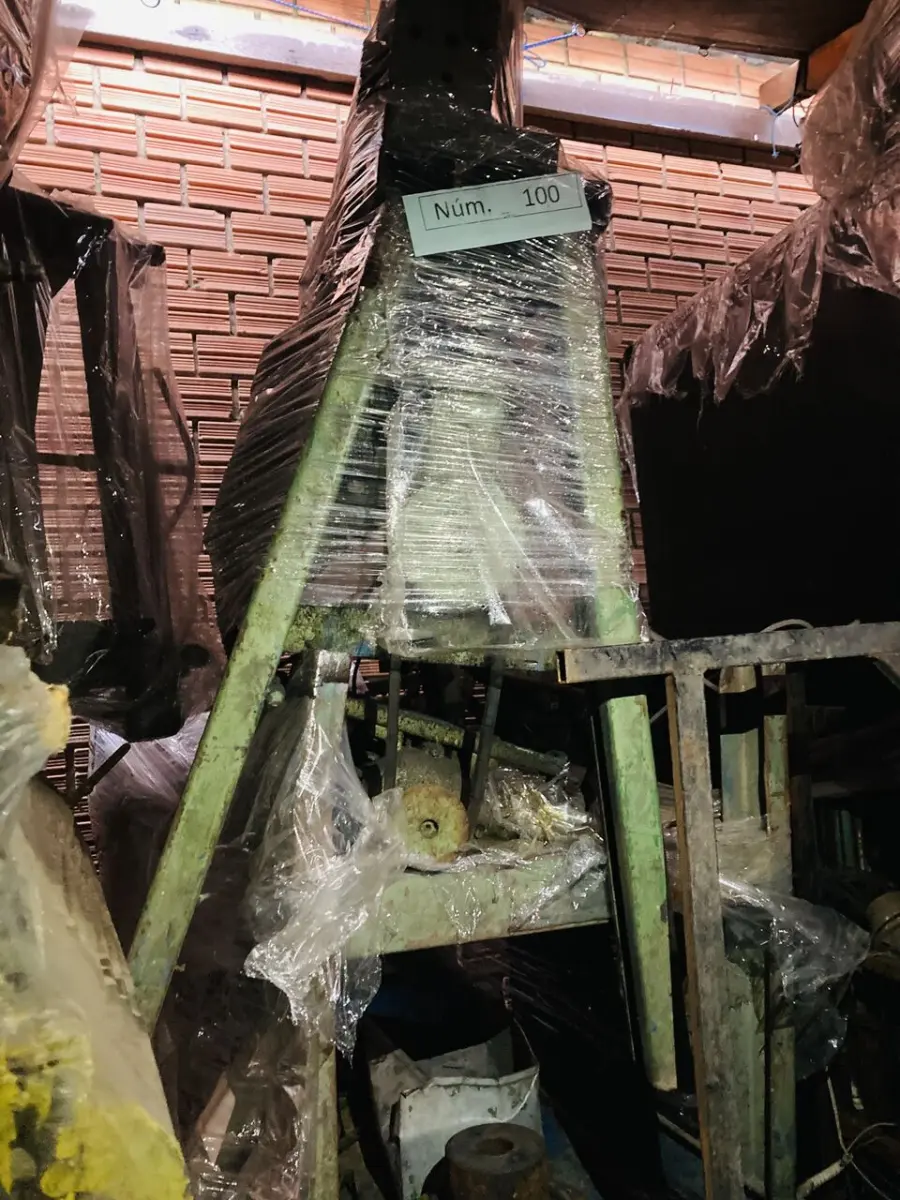 LOTE 100 - Máquina de corte de arame