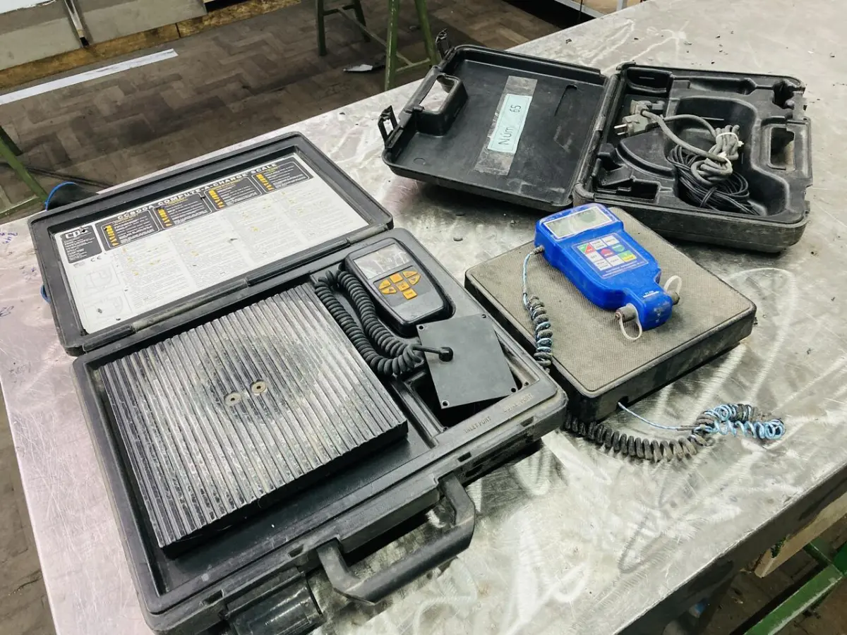 LOTE 065 - Balança manual de gás 2 peças