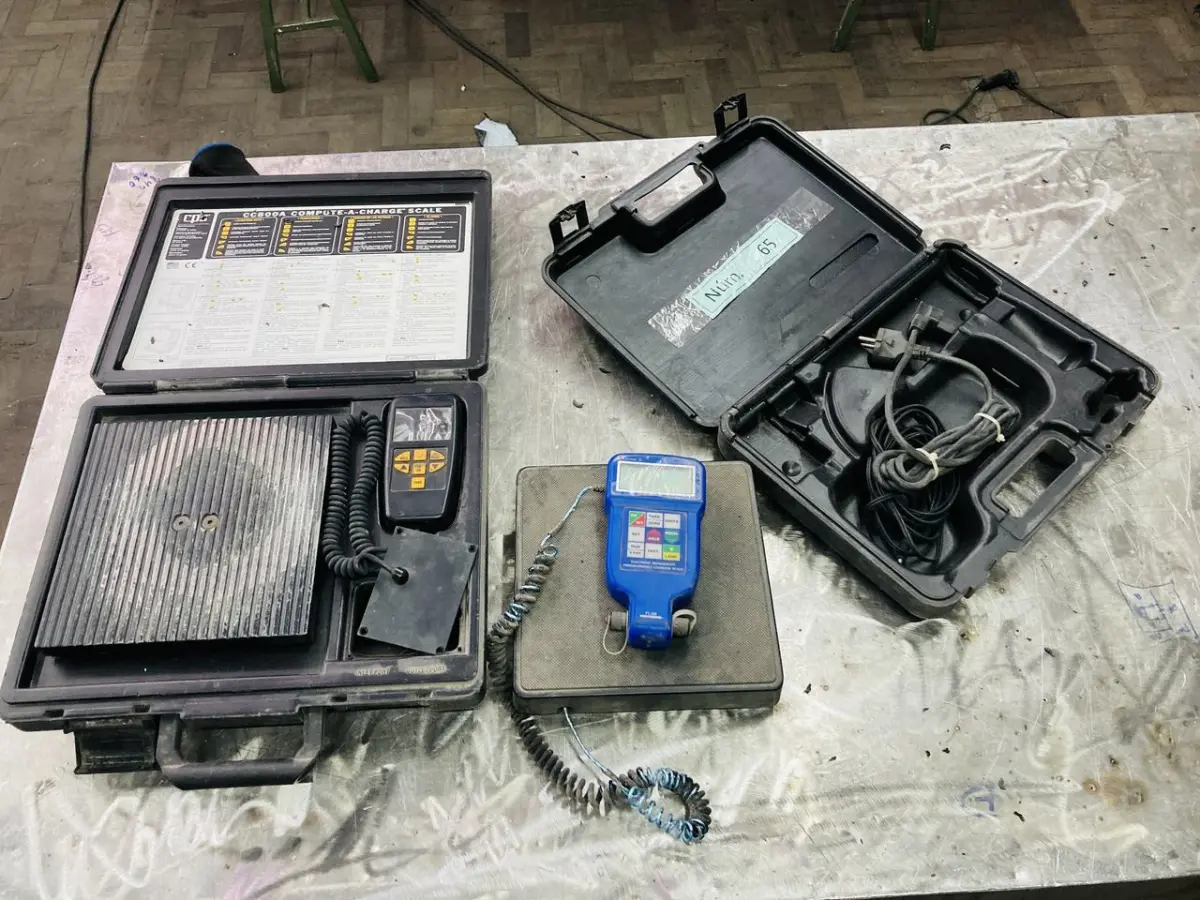 LOTE 065 - Balança manual de gás 2 peças