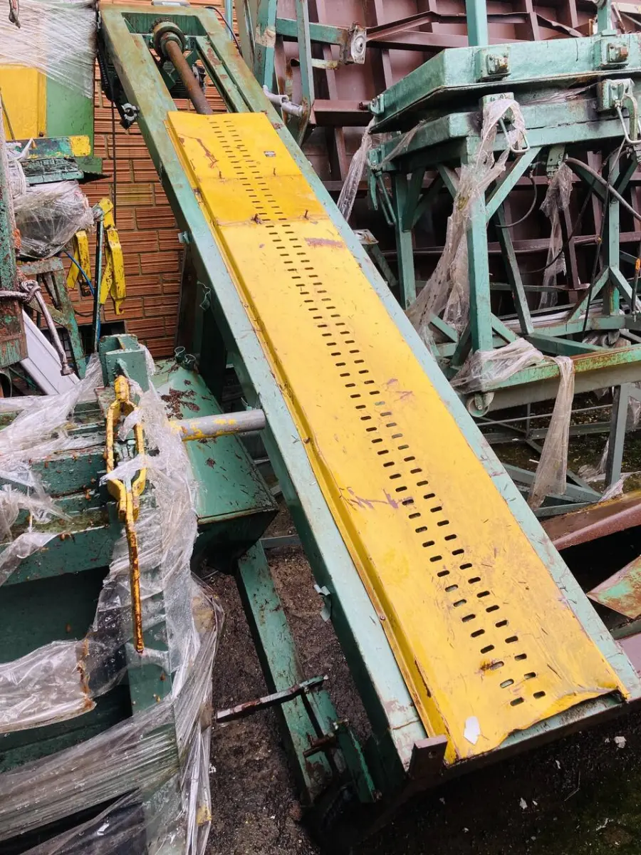 LOTE 099 - Máquina de embalar produto desativada