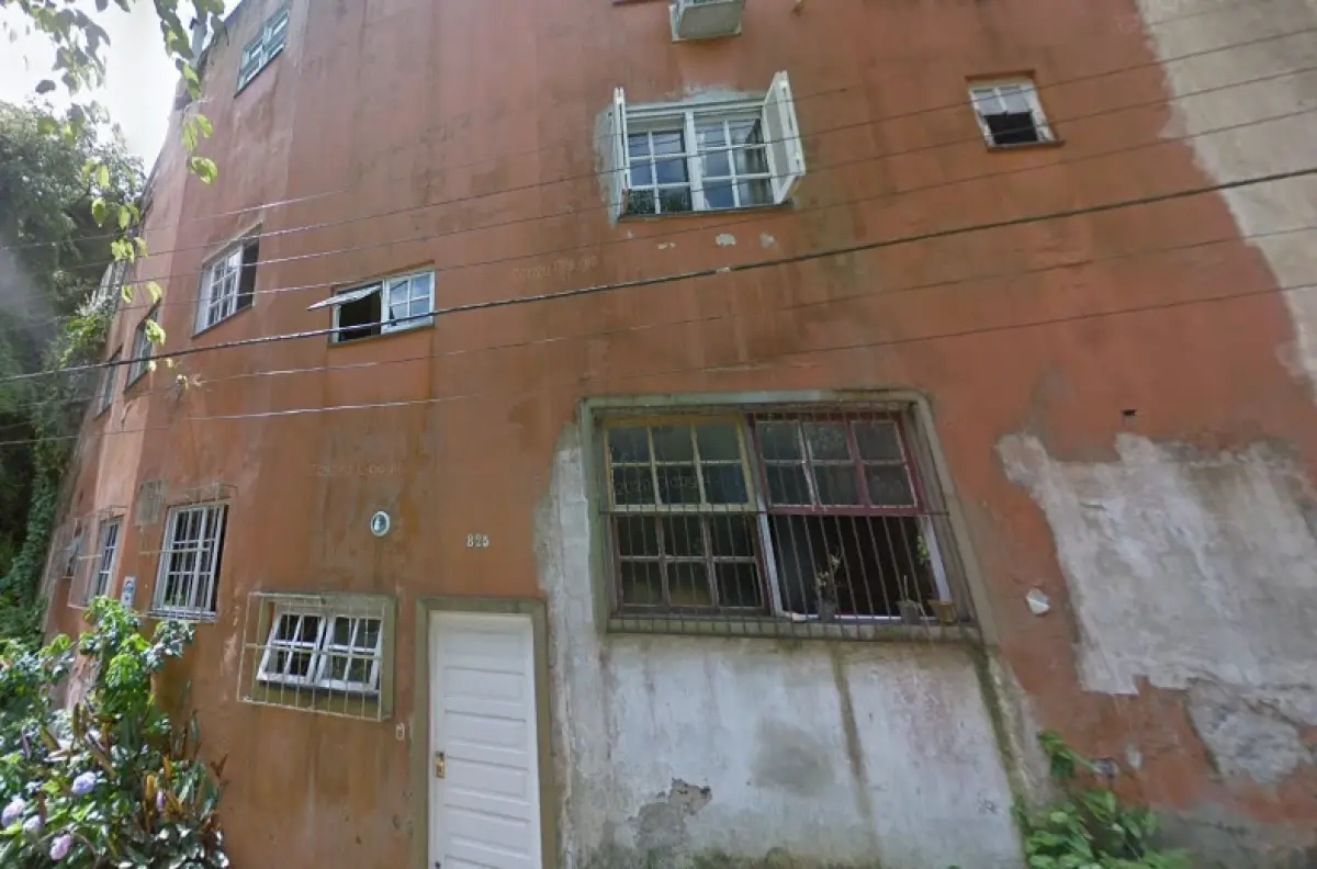 LOTE 000 - Os direitos e ações do imóvel localizado na Rua Emílio Meyer, nº 825, Bairro Vila Conceição área construída é de 450m²