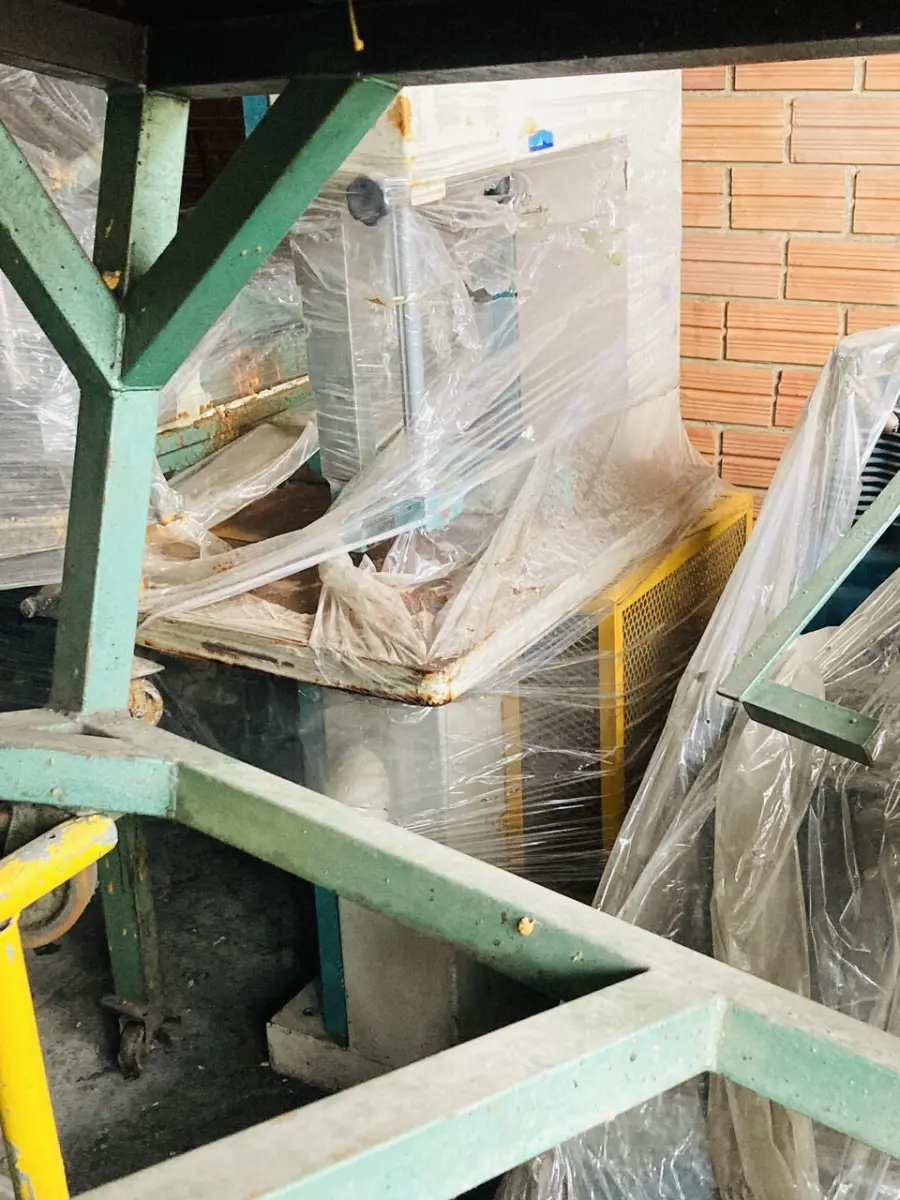 LOTE 048 - Máquina de serra fita