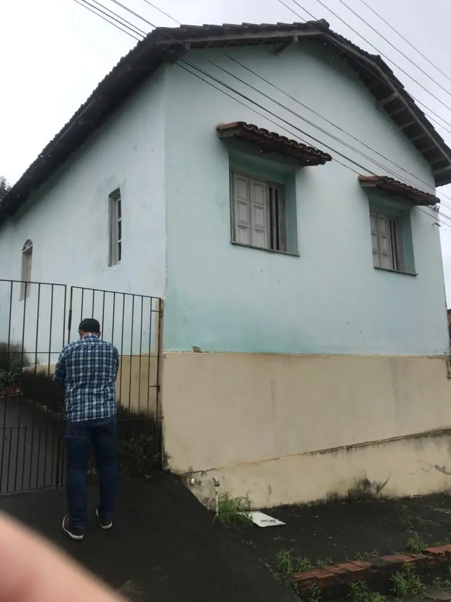 LOTE 001 - CASA NO CENTRO DE NOVA VENECIA NO ESPIRITO SANTO EM TERRENOC COM 200M2