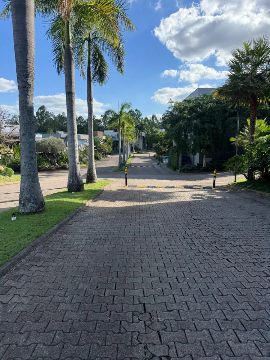 LOTE 005 - NOVO HAMBURGO - O imóvel nº 41 do Condomínio Hamburgo Village 4 Estações sob o nº. 700 da Rua Mundo Novo