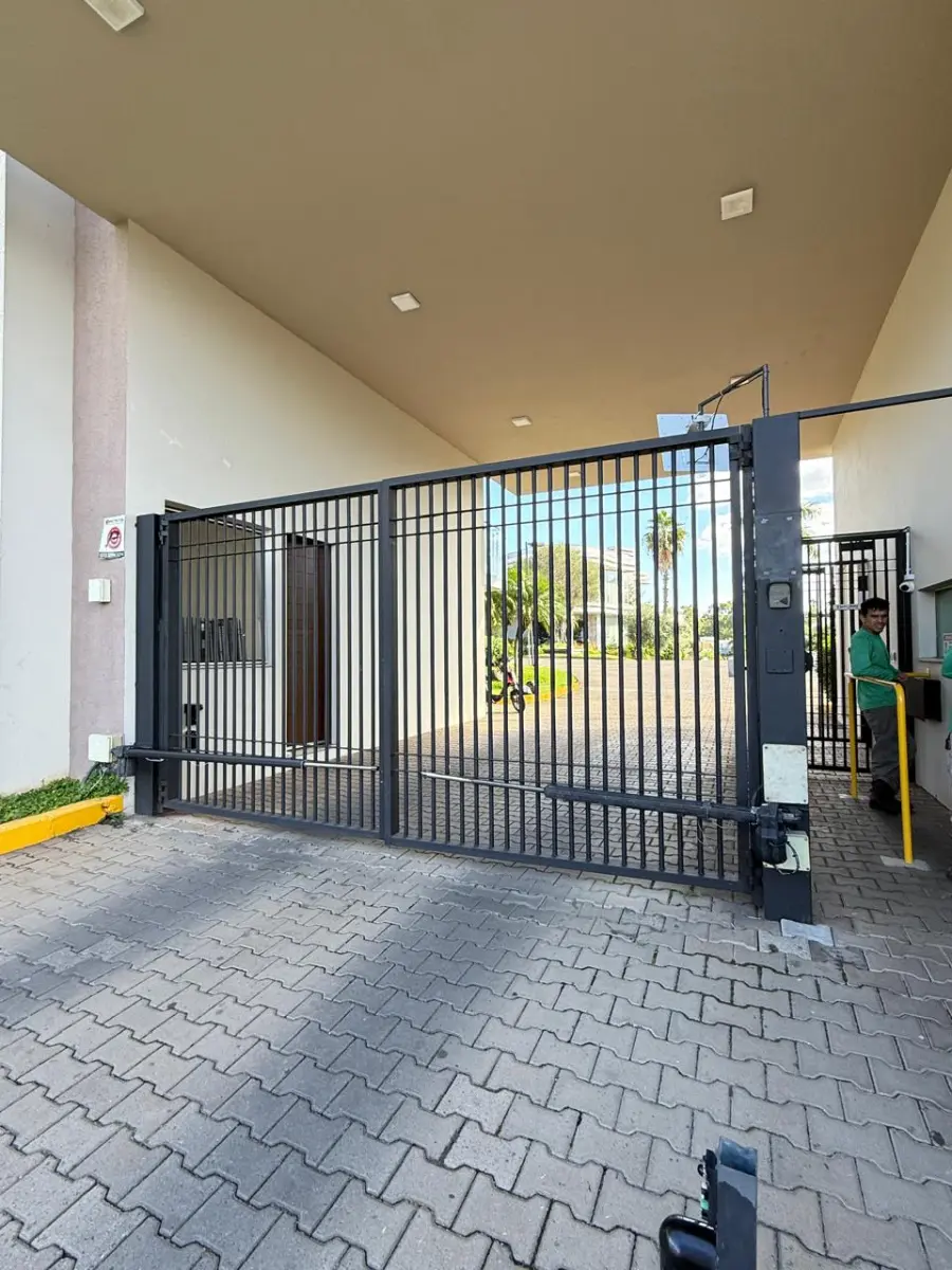 LOTE 005 - NOVO HAMBURGO - O imóvel nº 41 do Condomínio Hamburgo Village 4 Estações sob o nº. 700 da Rua Mundo Novo