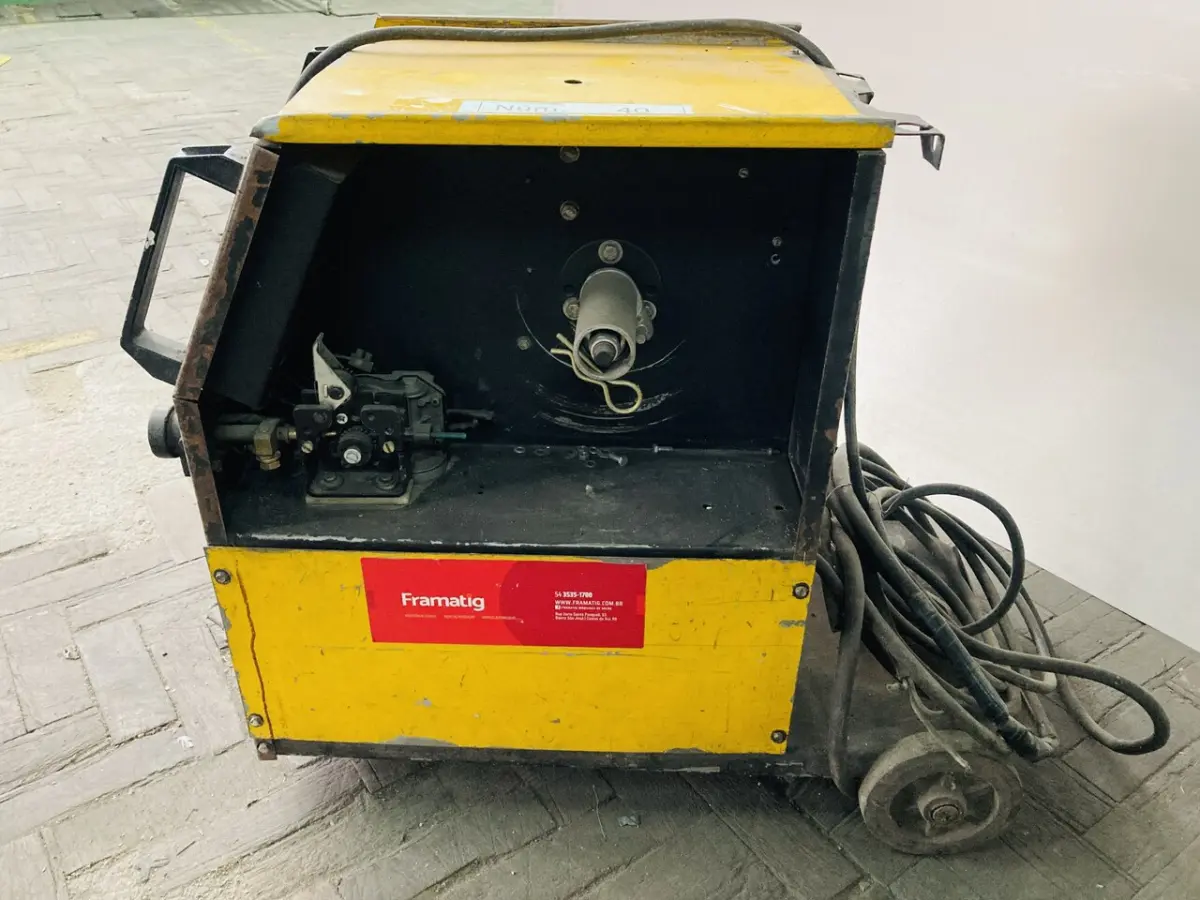 LOTE 040 - Maquina de solda ESAB Smashweld 250E MIG