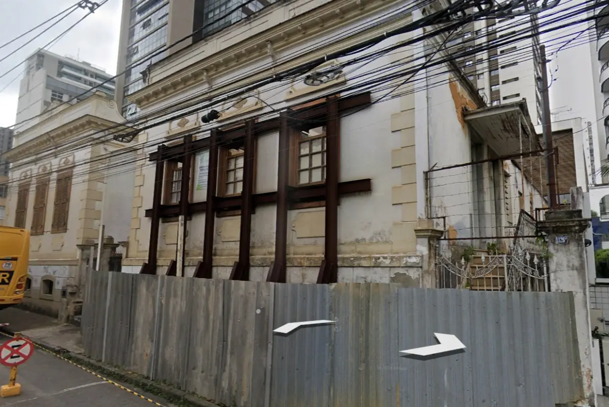 LOTE 001 - CASAS GÊMEAS NA RUA BATISTA DE OLIVEIRA - JUIZ DE FORA - TOT. 620M2 APROX... OBS: PARA ASSISTIR O LEILÃO POR VIDEO COPIE O LINK E COLE EM UM NOVO NAVEGAR : https://us06web.zoom.us/j/83505116549?pwd=VM7aERgkLaZu7MHTChhN7YcJcv774A.1