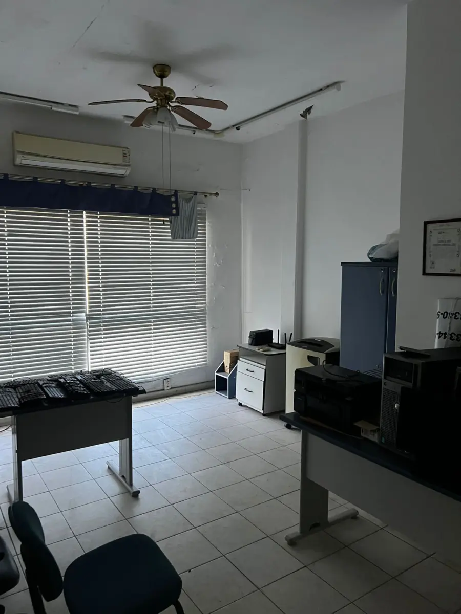 LOTE 001 - Depósito nº 9 do Empreendimento Condominial na R. Sergio Jungblut Dieterich nº 816, Porto Alegre, com entrada independente, e 3 box