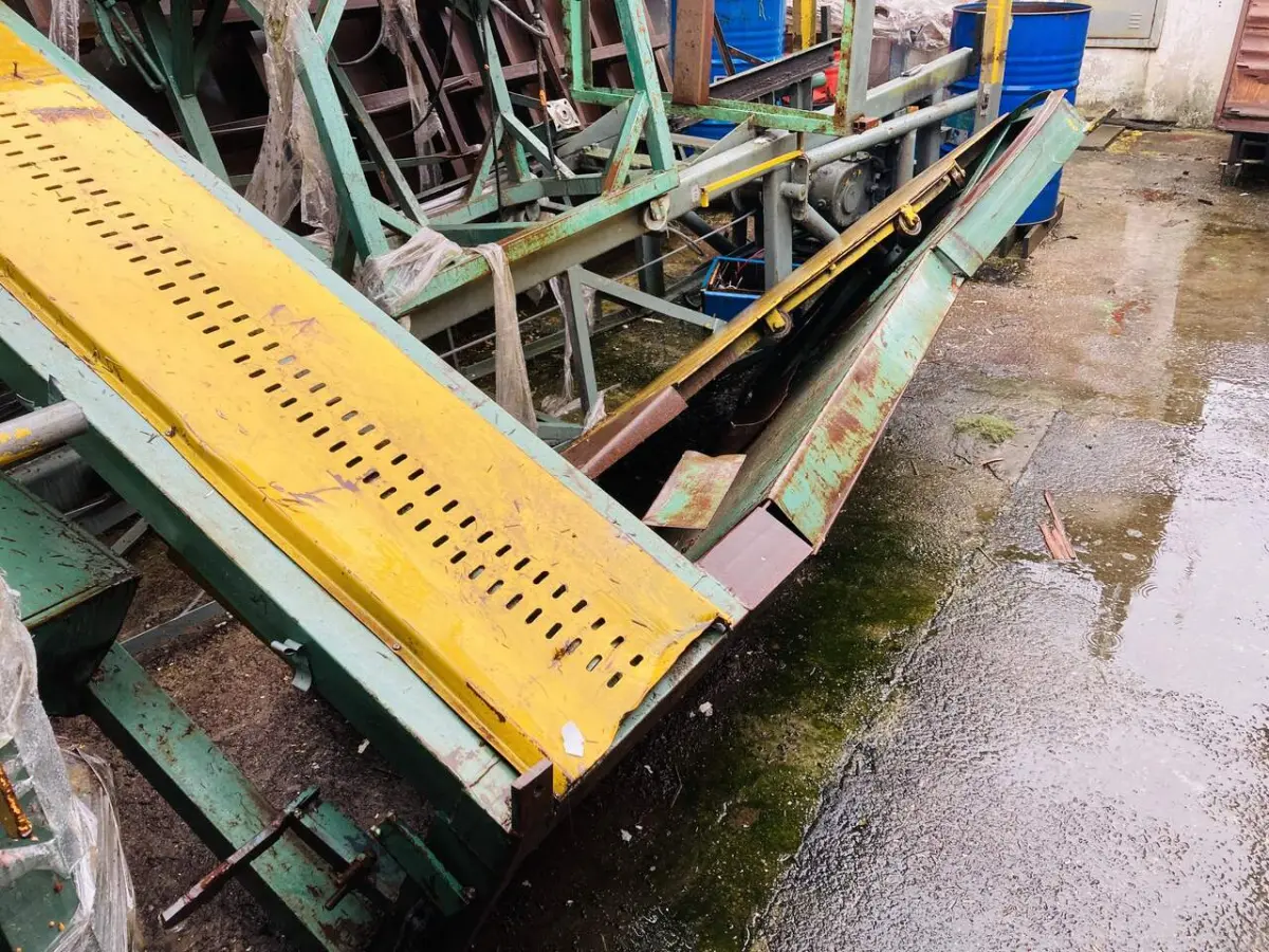 LOTE 099 - Máquina de embalar produto desativada