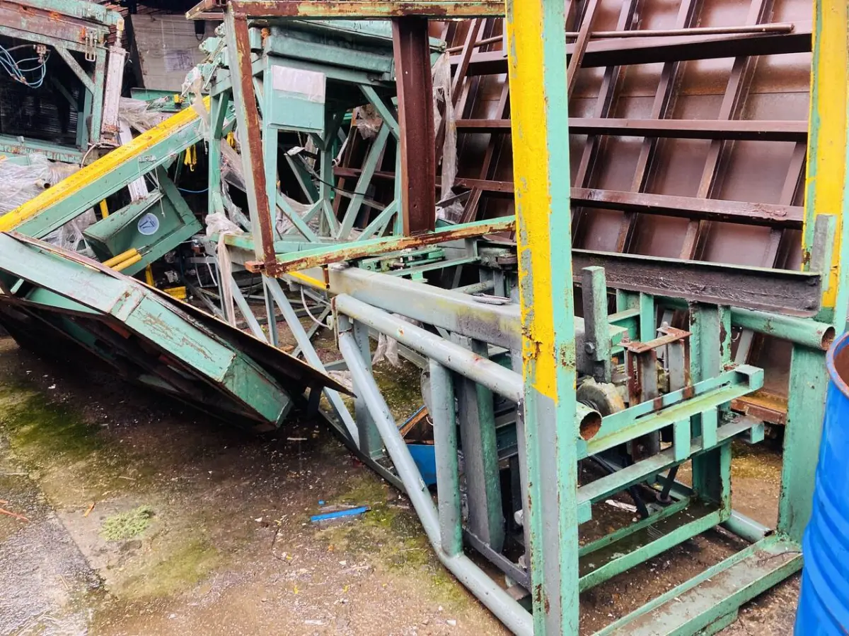 LOTE 063 - Elevador de carga