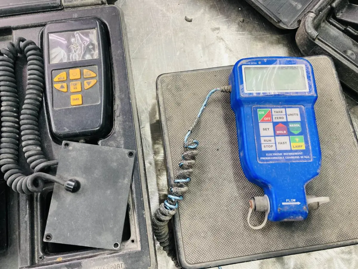 LOTE 065 - Balança manual de gás 2 peças