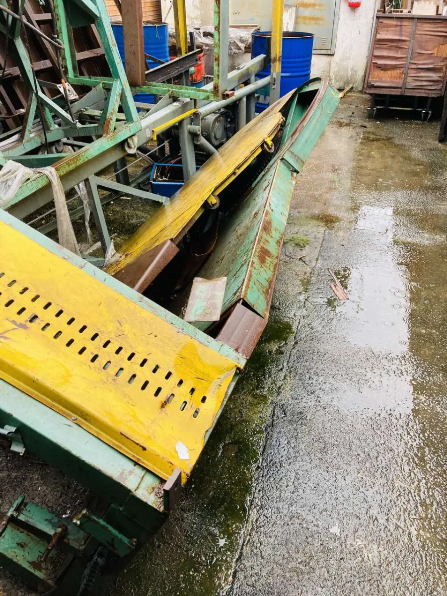 LOTE 099 - Máquina de embalar produto desativada