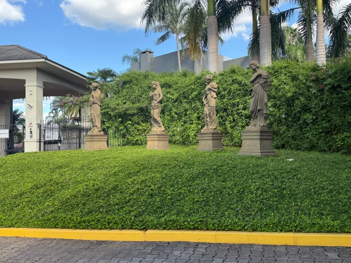 LOTE 005 - NOVO HAMBURGO - O imóvel nº 41 do Condomínio Hamburgo Village 4 Estações sob o nº. 700 da Rua Mundo Novo