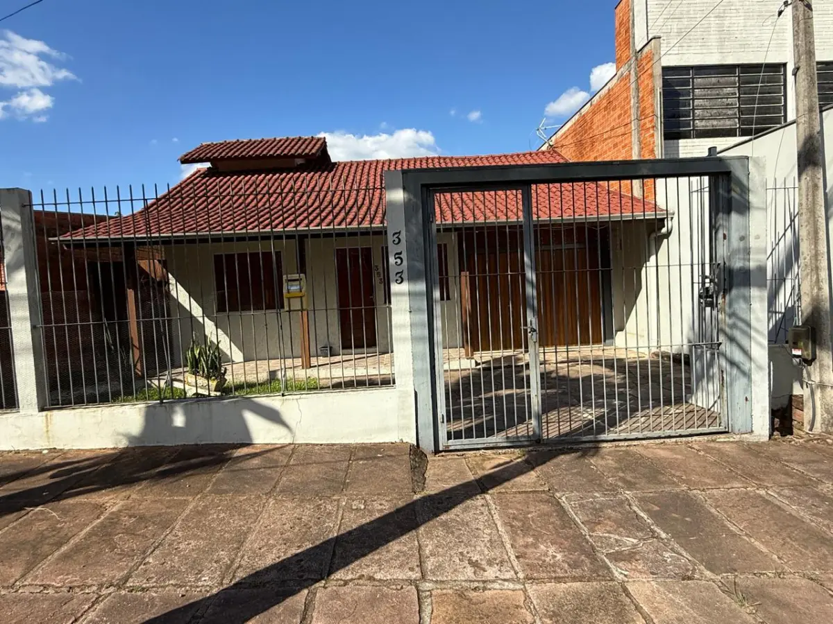 LOTE 008 - NOVO HAMBURGO - O terreno com um prédio residencial em alvenaria de padrão simples, sob o n.º 353 da Rua dos Eucaliptos, situado no bairro Ideal
