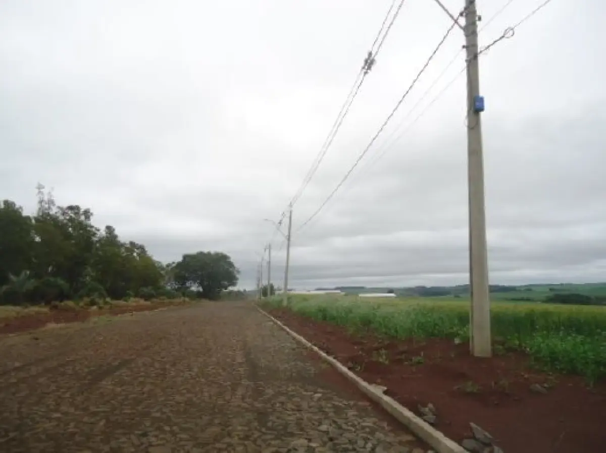 LOTE 000 - Uma fração de terras, sem benfeitorias, com a área superficial de 20.000,00 m², sita na RS 344, no lugar denominado Campos dos Carvalhos, no Município de Giruá