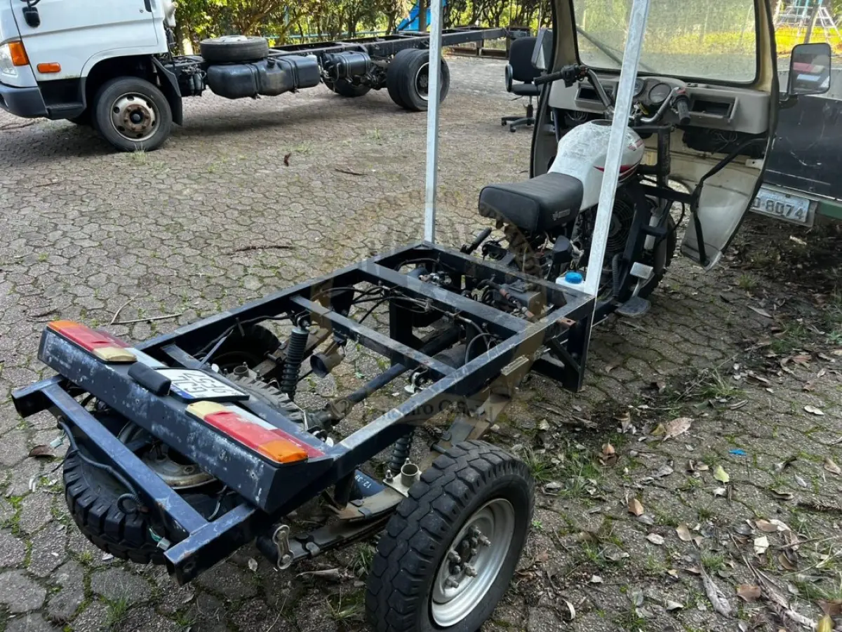 LOTE 011 - Motocar/MCF-250, triciclo, fabricação/modelo 2016/2016, gasolina, cor branca, carroceria fechada (sem motor) (sem chave)