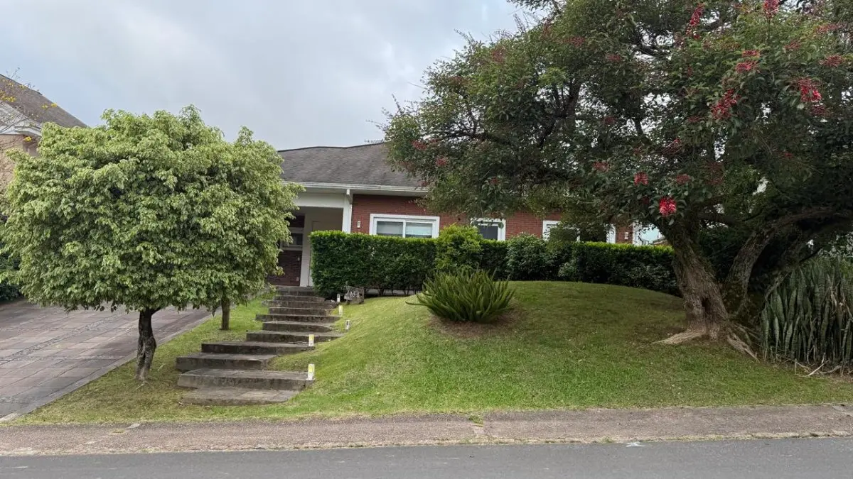 LOTE 000 - O imóvel nº 1054, localizado no Condomínio Horizontal denominado “Terra Ville – Belém Novo Golf Club Com área superficial de 1.000,00m².