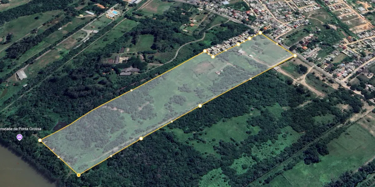 LOTE 000 - Imóvel situado no Bairro Belém Novo, no lugar denominado Ponta Grossa, terreno de forma irregular, com a área superficial de 151.384,40m2