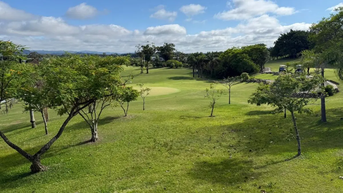 LOTE 000 - O imóvel nº 1054, localizado no Condomínio Horizontal denominado “Terra Ville – Belém Novo Golf Club Com área superficial de 1.000,00m².