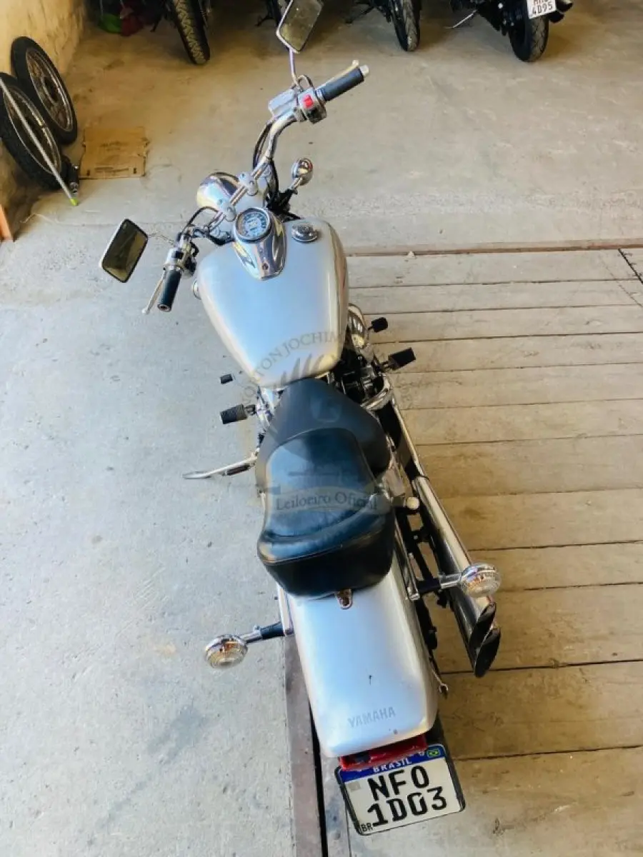 LOTE 010 - YAMAHA/DRAG STAR XVS 650, fabricação/modelo 2005/2005, placa NFO 1D03, cor prata.